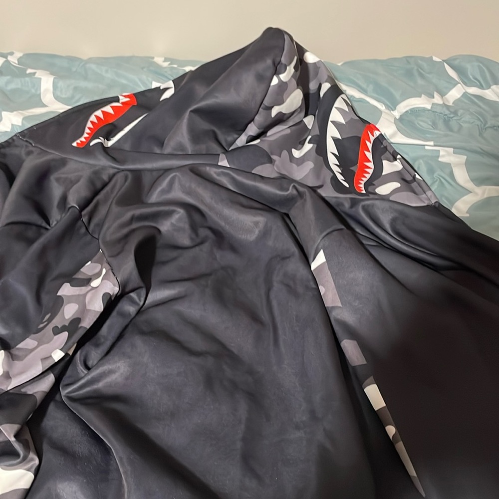 Size small dosent fit me anymore and I don’t want it anymore